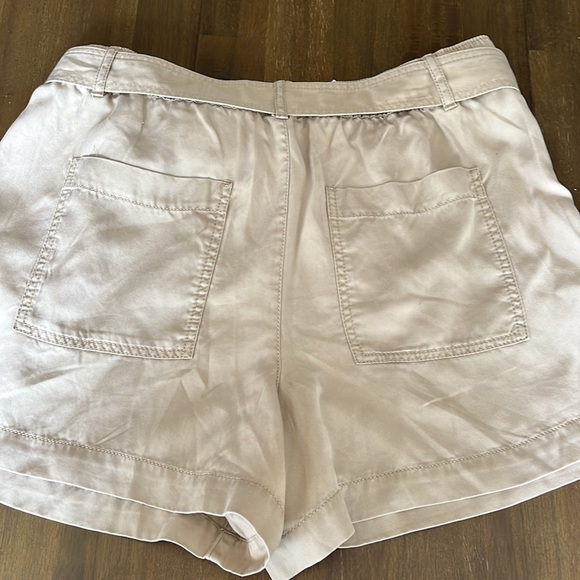 Loft medium NWT khaki shorts - Picture 5 of 5